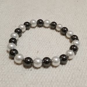 ⭐2/$15 Hematite and pearl bracelet
